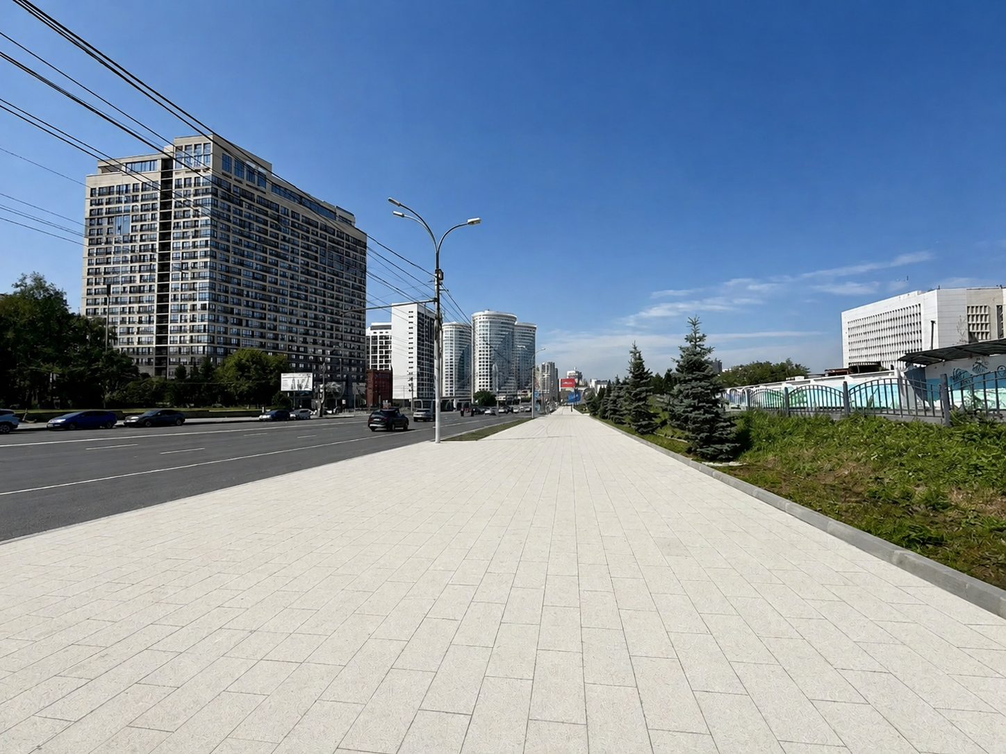 Новое тротуарное покрытие на улице Кирова в Новосибирске Новое тротуарное покрытие на улице Кирова в Новосибирске