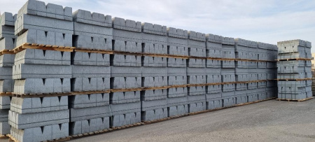 Бортовой камень БР 100.30.18 (дорожный бордюр)