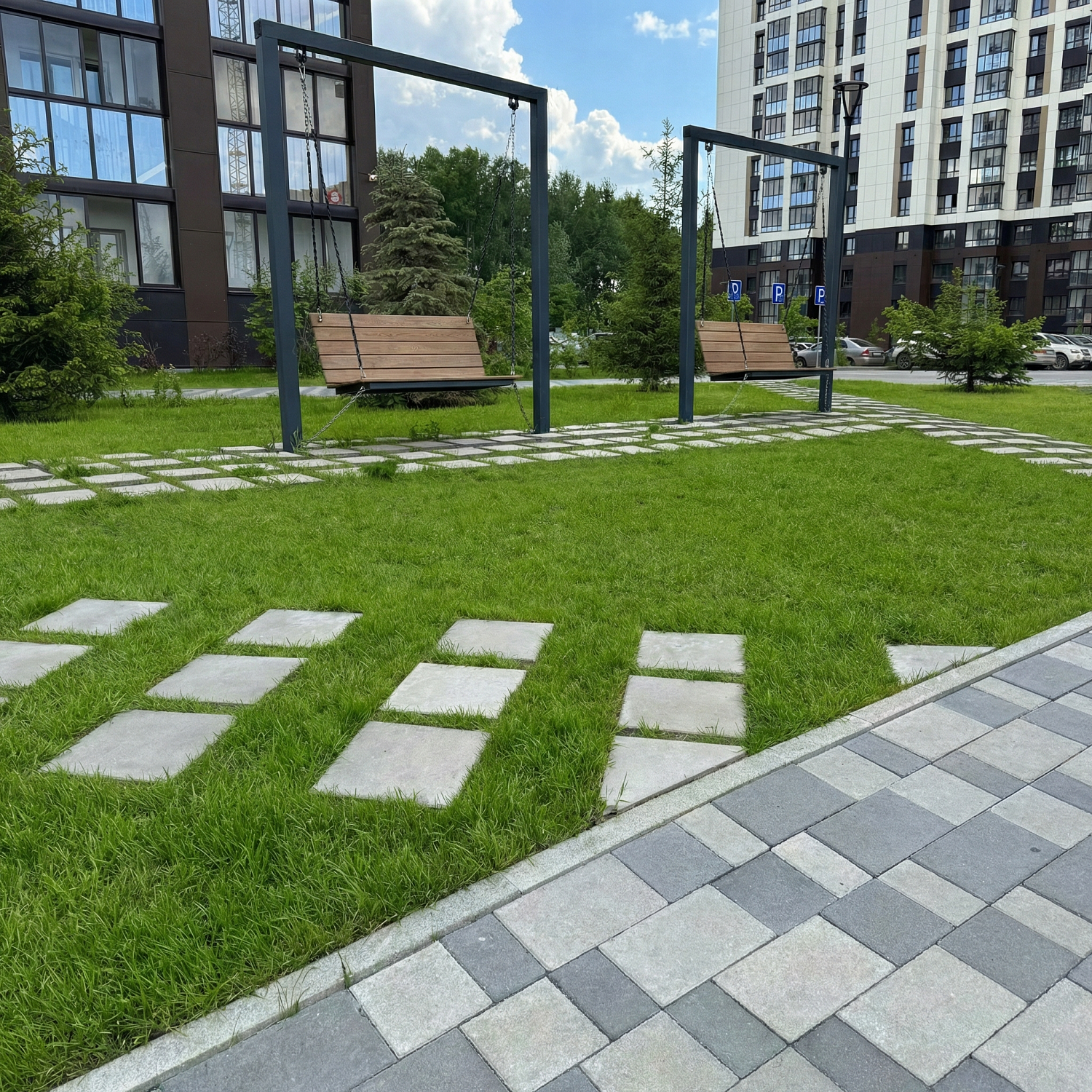 Устройство пошаговой садовой дорожки из тротуарных плит: технология, выбор плит и уход