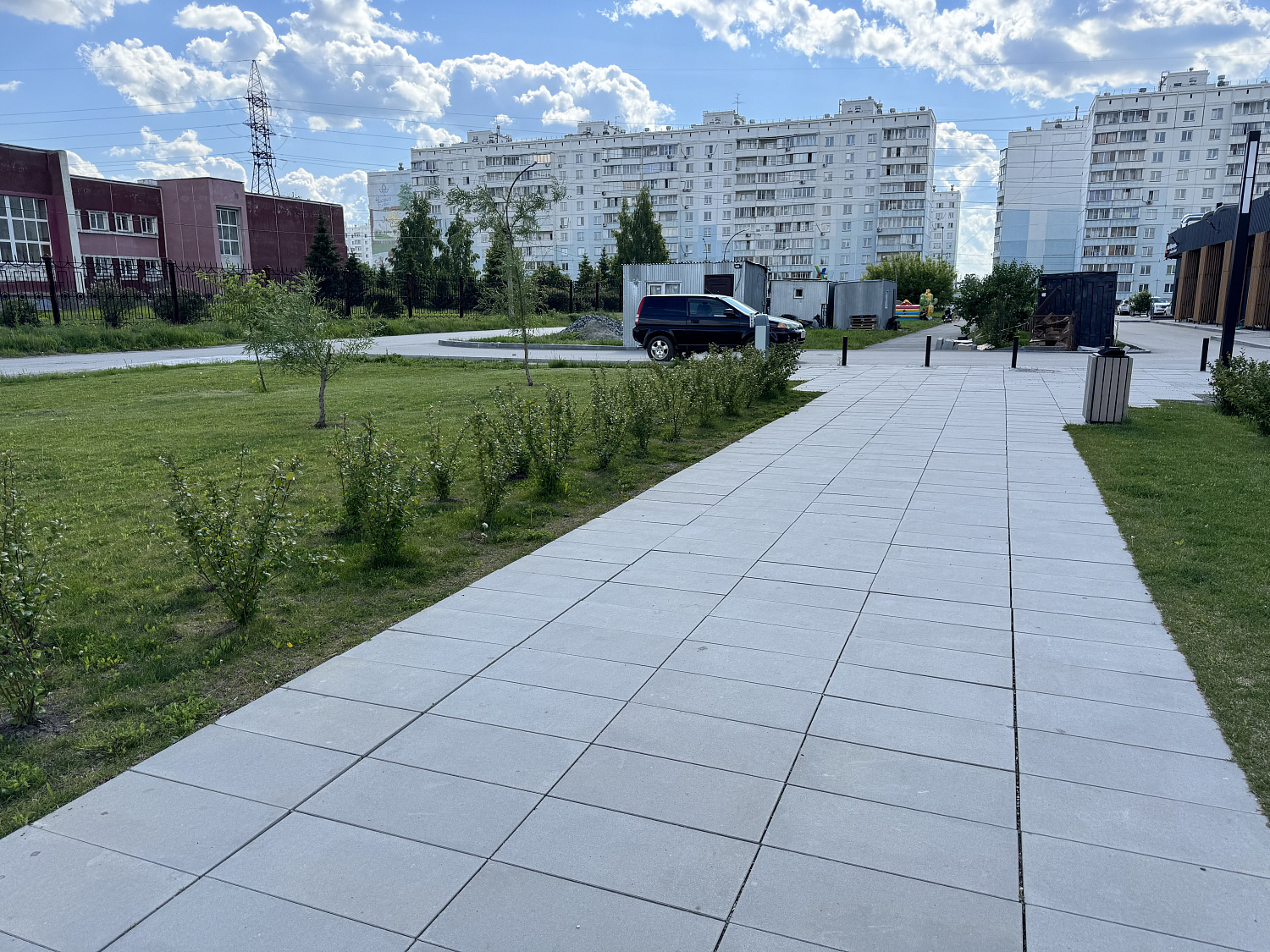 Благоустройство сквера у ТЦ "Заря" Новосибирск Благоустройство сквера у ТЦ "Заря" Новосибирск